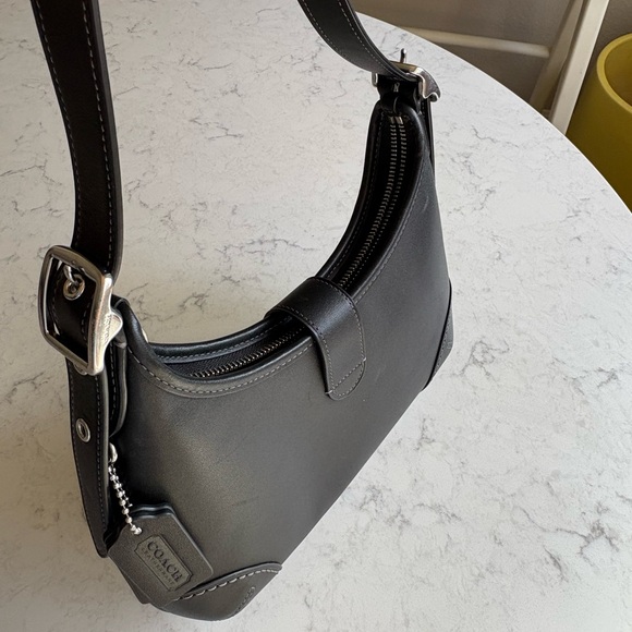 Coach Hamptons Black Leather Shoulder Bag - Picture 7 of 12